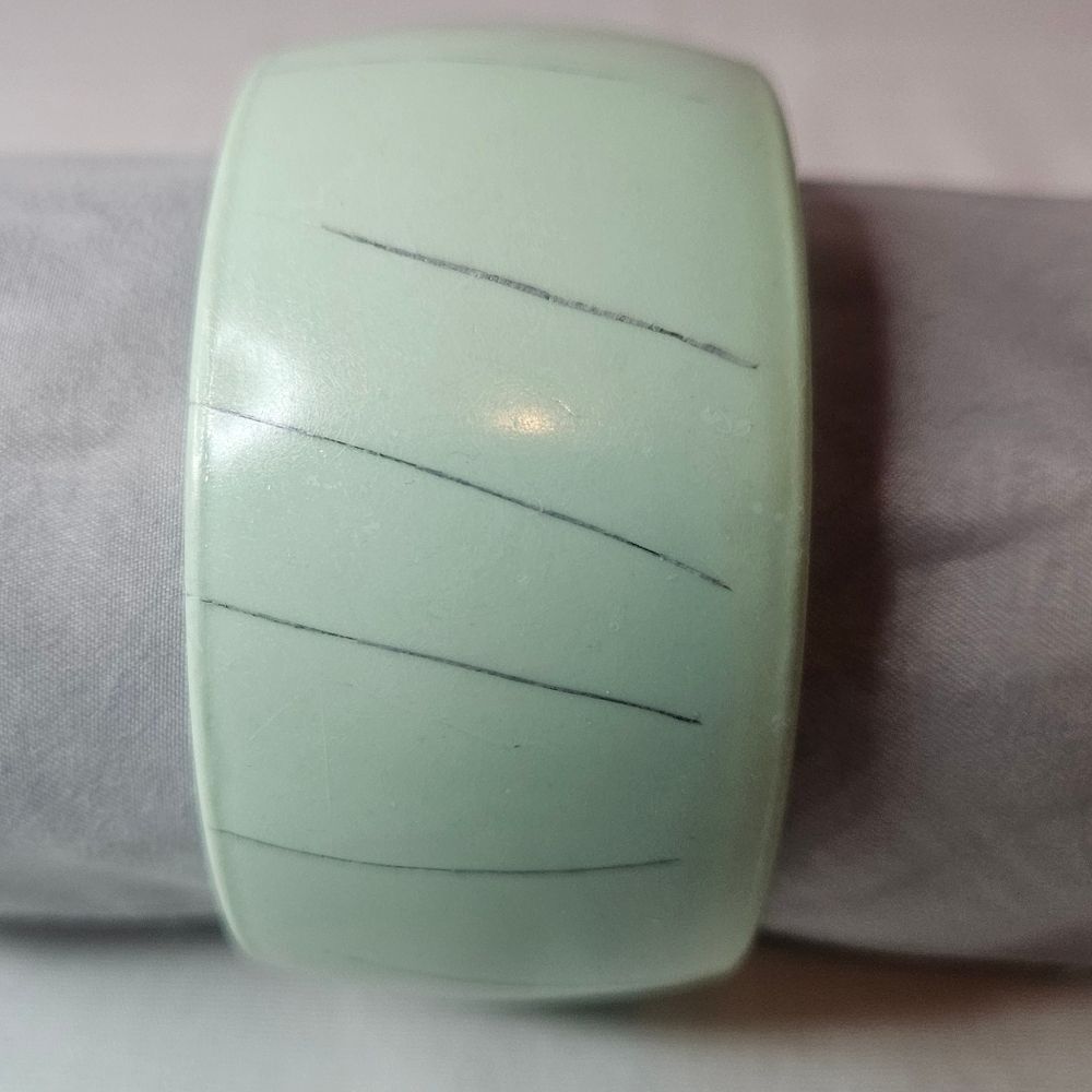 Vintage Unique Mint Green Thick Bangle - Picture 1 of 1